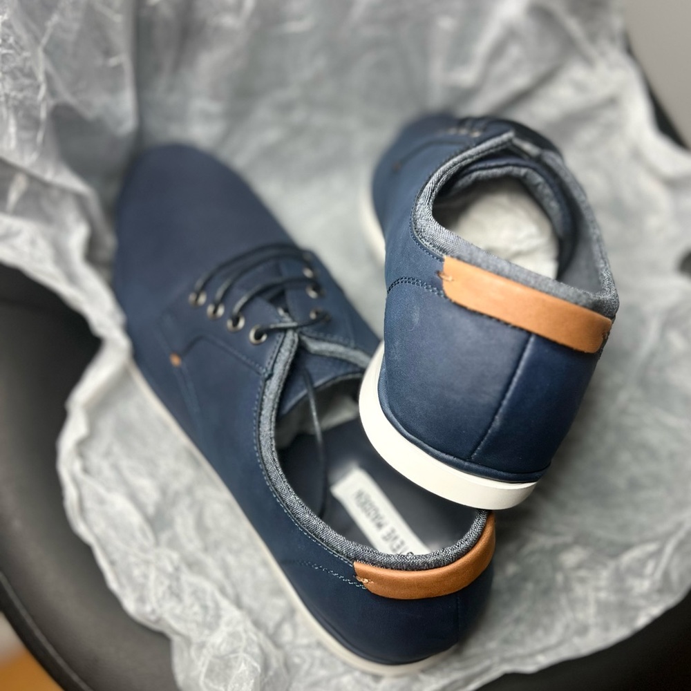 A Steve Madden brand new shoe never been worn before size 10/45